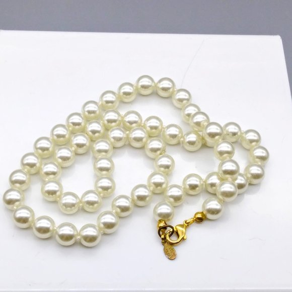 LIND Lustrous Knotted Glass Pearl Strand, Vintage Necklace for Wedding Occasion - Picture 2 of 4
